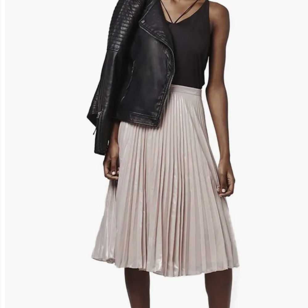 NWT Metallic Pleated Midi Skirt
Topshop